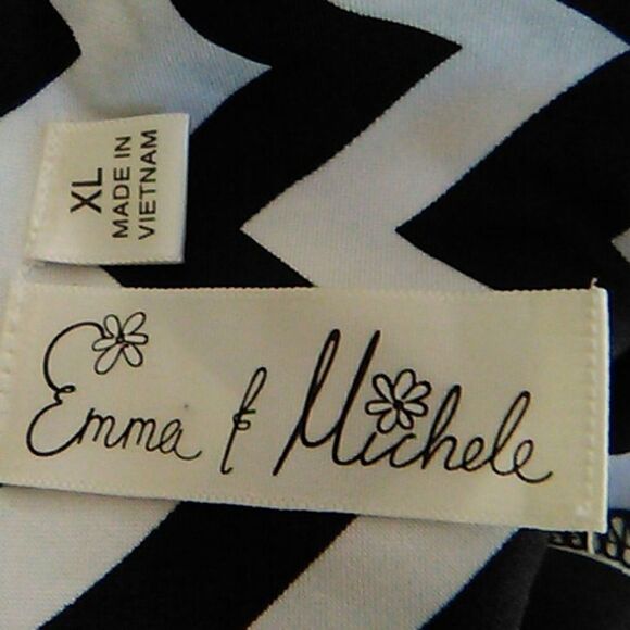 Emma & Michele Shift Dress - Picture 8 of 12